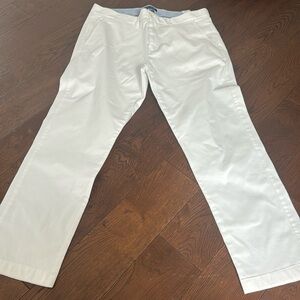 Tommy Hilfiger. Men’s, white pants.